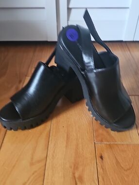 Women’s Madden Girl Black Chunky Heel Slingback Sandals Size 8.5